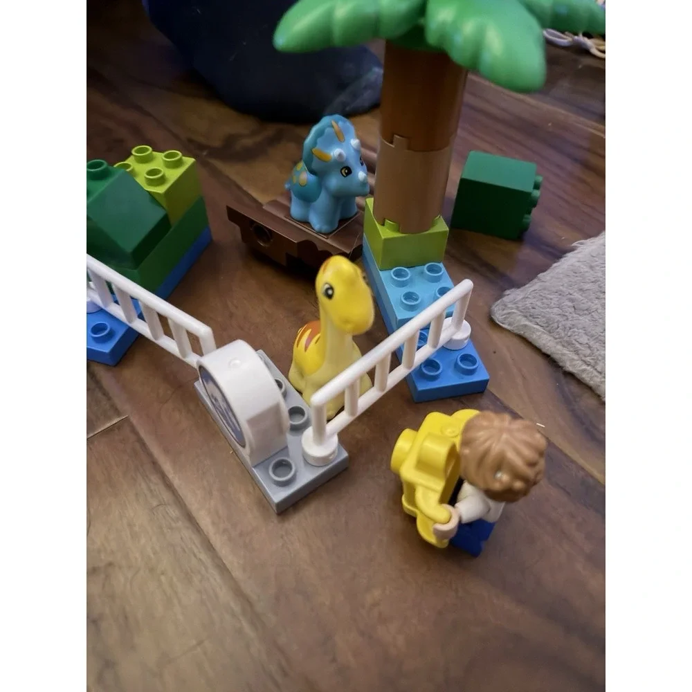 LEGO DUPLO‎ Dinosaur Lot Jurassic Park Dinosaurs Gate Figure Tree Parts